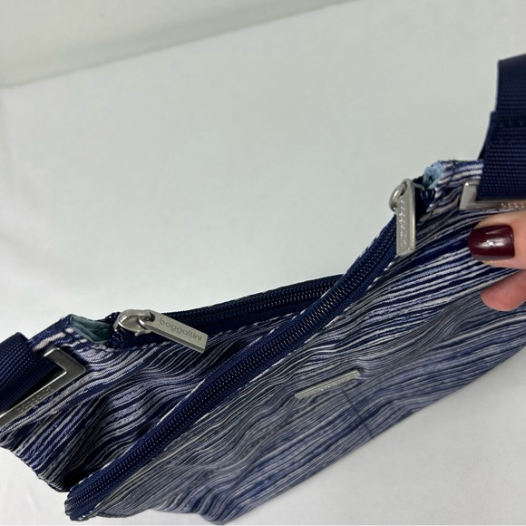 BAGGALLINI RFID Blue Hobo Bag multicompartment organizer TRAVEL CROSSBODY Purse - Picture 7 of 12